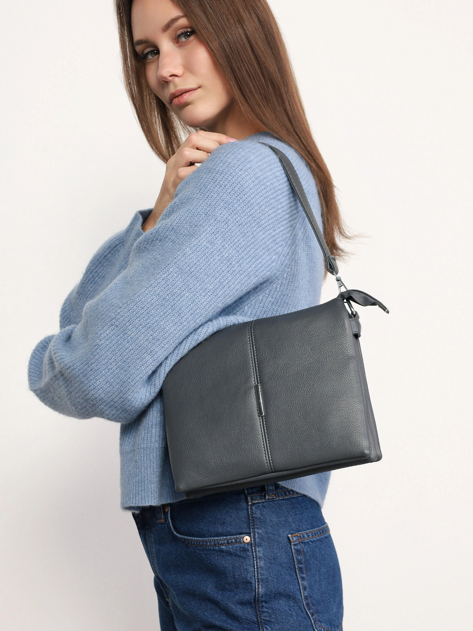 Сумка-кроссбоди с декоративным патчем в ассортименте